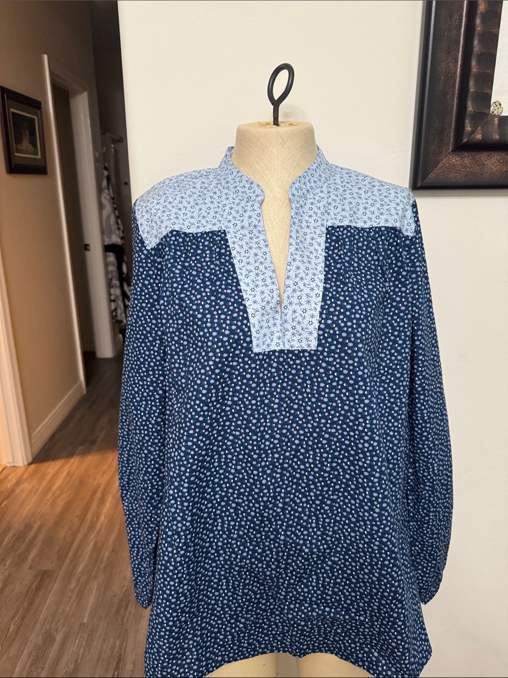Land's End NWT Blue and Navy  Floral print Women's Shirt- size M